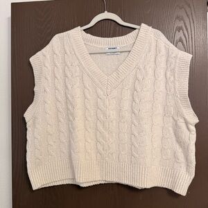 Old Navy V-Neck Cable Knit Sweater Vest - Cream